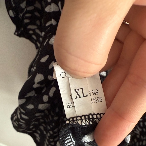 Chic Black and White Long Sleeve Dress - Picture 4 of 8